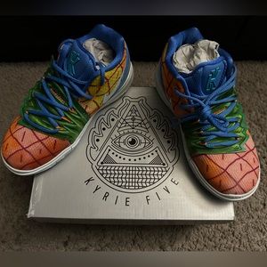 SpongeBob Square Pants x Kyrie Size 12Y